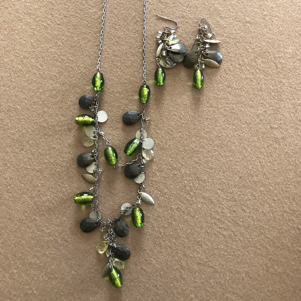 Cache necklace and earrings.